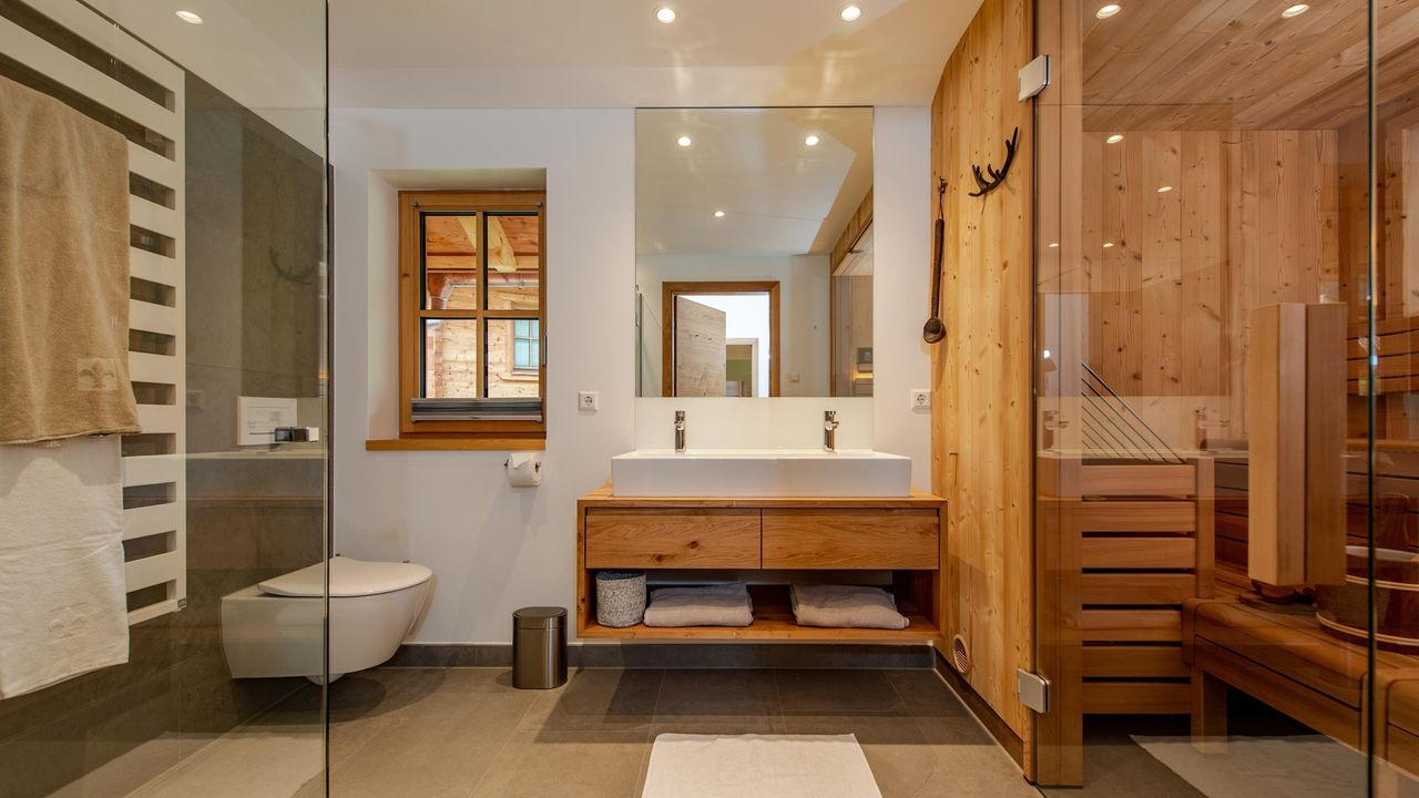 Badezimmer mit Sauna Zugang Badezimmer mit Sauna Zugang